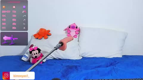 Snapshot of kimreyes1 chatting on 09-30-25, 01:54 Kim online show from 09-30-25, 01:54