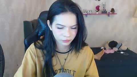 kimsy_ online show from 10-10-25, 05:28