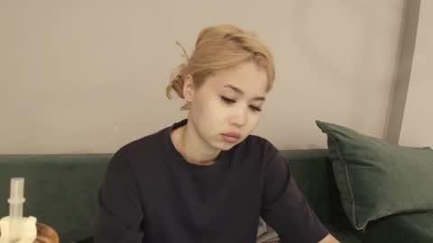 Kimi online show from 06-22-26, 03:08