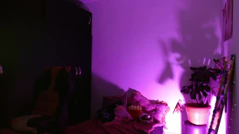 Snapshot of kind_scarlett chatting on 05-06-26, 01:03 Kind Scarlett online show from 05-06-26, 01:03