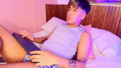 king  help me reach 100 likes online show from 10-31-25, 03:18