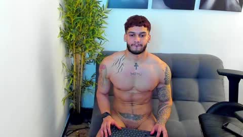 Snapshot of king_of_kings__ chatting on 01-11-25, 12:12 king_of_kings__ online show from 01-11-25, 12:12