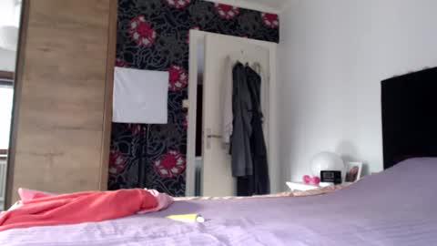 sexysexyhotwetpinkredpussy online show from 06-17-26, 06:20