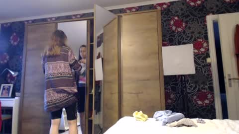 sexysexyhotwetpinkredpussy online show from 07-12-26, 08:44