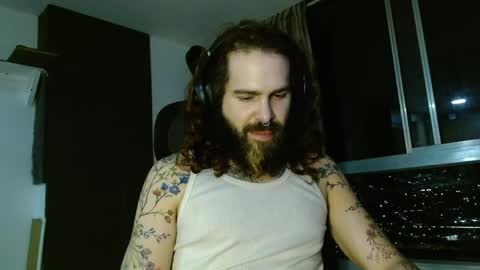 Snapshot of kingcat420 chatting on 06-01-26, 01:07 Jake online show from 06-01-26, 01:07