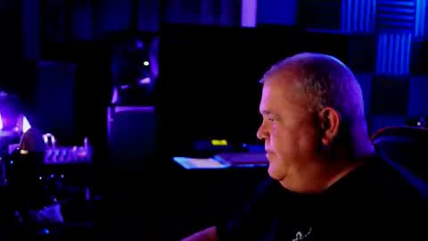 Snapshot of kingjamesviii chatting on 10-16-25, 04:02 King James VIII online show from 10-16-25, 04:02