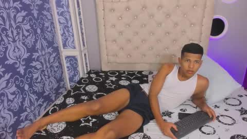 Snapshot of kingstark_ chatting on 10-05-25, 11:19 sebastian online show from 10-05-25, 11:19