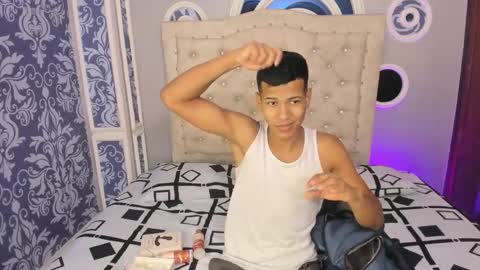 Snapshot of kingstark_ chatting on 10-06-25, 11:18 sebastian online show from 10-06-25, 11:18