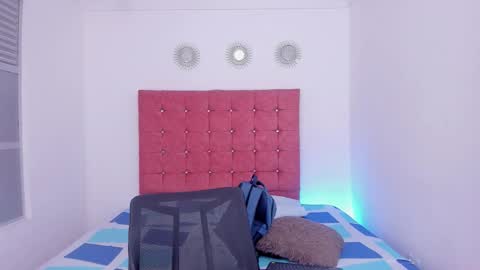 Snapshot of kingstark_ chatting on 10-09-25, 11:30 sebastian online show from 10-09-25, 11:30