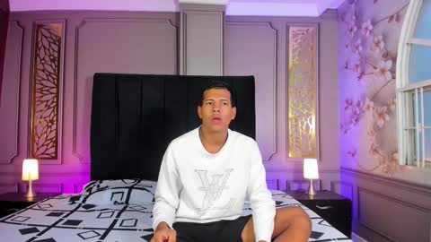 Snapshot of kingstark_ chatting on 10-26-25, 11:05 sebastian online show from 10-26-25, 11:05