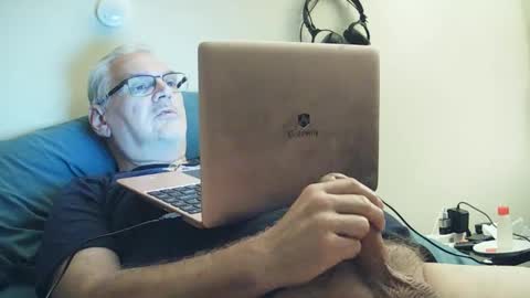 kingtongue10 online show from 10-11-25, 10:36