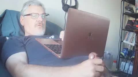 kingtongue10 online show from 01-13-26, 09:42