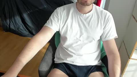 Snapshot of kinksubbydubby chatting on 02-15-26, 01:31 kinksubbydubby online show from 02-15-26, 01:31