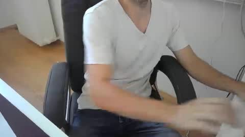 Snapshot of kinky_alaric chatting on 06-29-26, 12:05 kinky_alaric online show from 06-29-26, 12:05