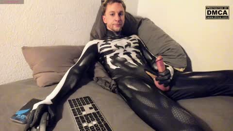 Snapshot of kinky_spidey chatting on 12-16-24, 01:10 kinky_spidey online show from 12-16-24, 01:10