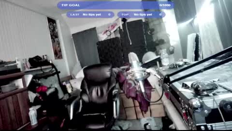 Snapshot of kinkybiguy14 chatting on 10-09-25, 01:03 Kinky Cassie online show from 10-09-25, 01:03