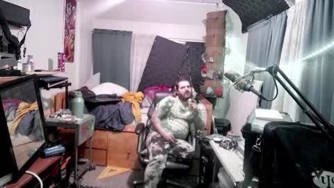 Snapshot of kinkybiguy14 chatting on 10-11-25, 06:23 Kinky Cassie online show from 10-11-25, 06:23