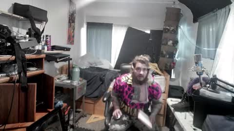 Snapshot of kinkybiguy14 chatting on 10-11-25, 09:35 Kinky Cassie online show from 10-11-25, 09:35