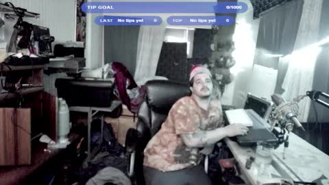 Snapshot of kinkybiguy14 chatting on 10-29-25, 08:49 Kinky Cassie online show from 10-29-25, 08:49