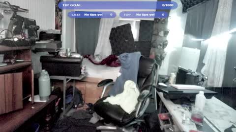 Snapshot of kinkybiguy14 chatting on 11-04-25, 06:45 Kinky Cassie online show from 11-04-25, 06:45