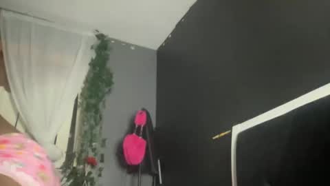 Snapshot of kinkykittee chatting on 12-21-24, 10:06 Bunniii online show from 12-21-24, 10:06