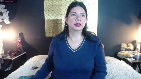 Snapshot of kinkyy_mom chatting on 02-15-26, 03:31 kinkyy_mom online show from 02-15-26, 03:31