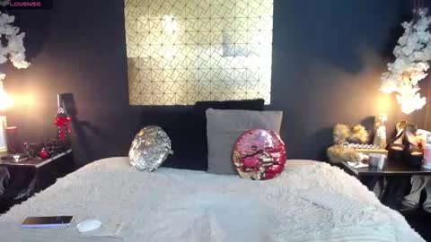 Snapshot of kinkyy_mom chatting on 02-17-26, 04:24 kinkyy_mom online show from 02-17-26, 04:24