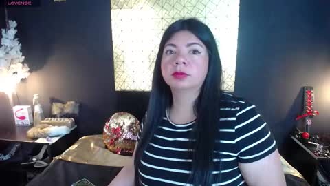 Snapshot of kinkyy_mom chatting on 03-23-26, 04:22 kinkyy_mom online show from 03-23-26, 04:22