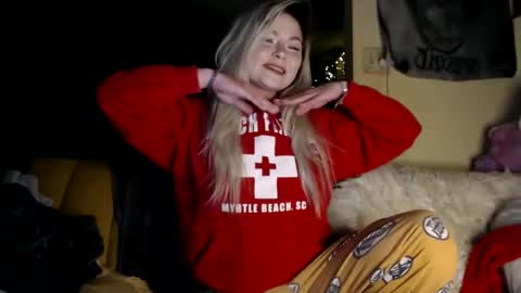 Snapshot of kipsy420 chatting on 12-23-24, 12:08 Kipsy Rose online show from 12-23-24, 12:08