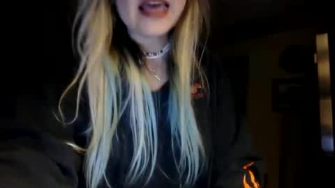 Snapshot of kipsy420 chatting on 09-18-25, 07:10 Kipsy Rose online show from 09-18-25, 07:10