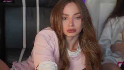 Snapshot of kira0541 chatting on 07-03-26, 03:40 Sweet girls online show from 07-03-26, 03:40