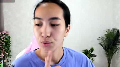 Aura online show from 10-20-25, 02:34