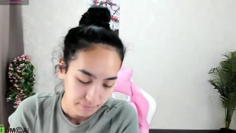 Aura online show from 10-28-25, 02:59