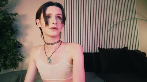 Snapshot of kira_long chatting on 09-18-25, 05:53 MADI online show from 09-18-25, 05:53