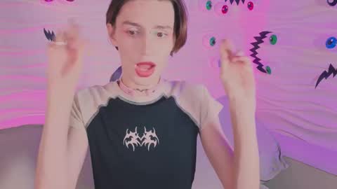 Snapshot of kira_long chatting on 10-29-25, 05:31 MADI online show from 10-29-25, 05:31