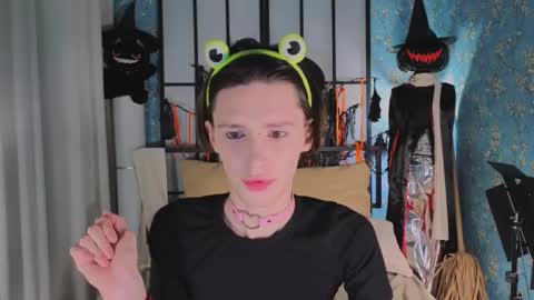 Snapshot of kira_long chatting on 11-02-25, 05:10 MADI online show from 11-02-25, 05:10