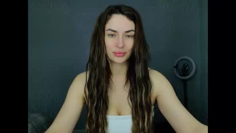 Snapshot of kira_love1 chatting on 04-18-26, 05:44 Kira love1 online show from 04-18-26, 05:44