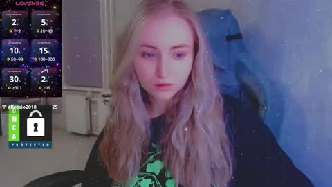 Snapshot of kira_love_sleep chatting on 10-22-25, 04:29 you know thumb up me please its important online show from 10-22-25, 04:29