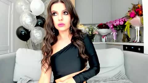 Kira and friends online show from 09-21-25, 03:02