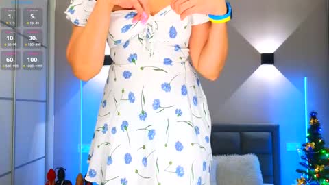 Snapshot of kira_sexxx chatting on 12-22-24, 03:33 Kira online show from 12-22-24, 03:33