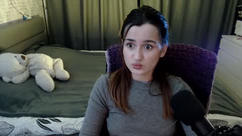 Snapshot of kira_yammy chatting on 12-19-24, 10:32 Kira  follow me  online show from 12-19-24, 10:32