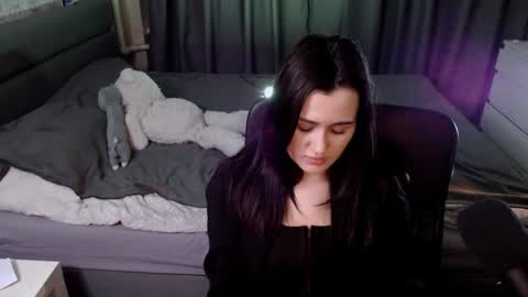 Snapshot of kira_yammy chatting on 12-28-24, 01:29 Kira  follow me  online show from 12-28-24, 01:29