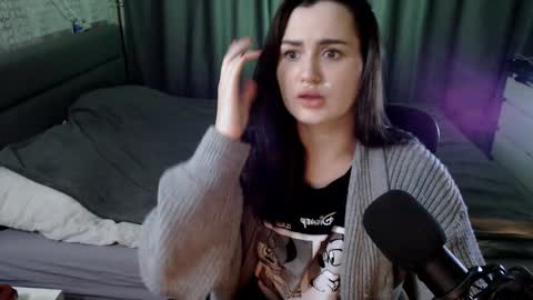 Snapshot of kira_yammy chatting on 01-01-25, 12:53 Kira  follow me  online show from 01-01-25, 12:53