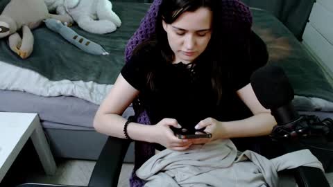 Snapshot of kira_yammy chatting on 01-25-25, 01:43 Kira  follow me  online show from 01-25-25, 01:43