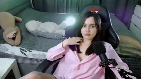 Snapshot of kira_yammy chatting on 02-14-25, 01:45 Kira  follow me  online show from 02-14-25, 01:45