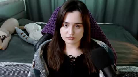 Snapshot of kira_yammy chatting on 02-14-25, 02:54 Kira  follow me  online show from 02-14-25, 02:54