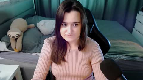 Snapshot of kira_yammy chatting on 02-18-25, 01:43 Kira  follow me  online show from 02-18-25, 01:43