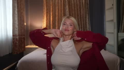 kira bloom online show from 05-20-26, 09:37