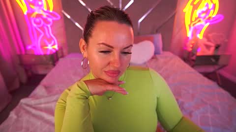 Kira online show from 09-25-25, 10:02