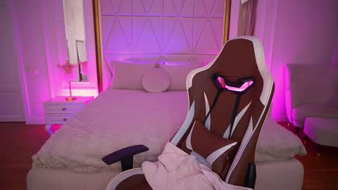 Kira online show from 02-08-26, 10:24